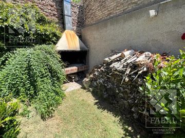 Casa venta Allen, 4 dormitorios, 3 baños, cochera, jardín con parrilla y estudio independiente