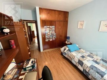 Casa venta Allen, 4 dormitorios, 3 baños, cochera, jardín con parrilla y estudio independiente