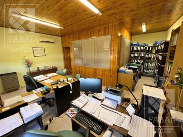 Casa venta Allen, 4 dormitorios, 3 baños, cochera, jardín con parrilla y estudio independiente