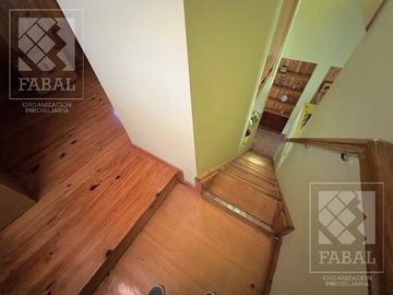 Casa venta Allen, 4 dormitorios, 3 baños, cochera, jardín con parrilla y estudio independiente