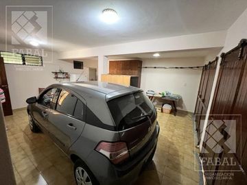 Casa venta Allen, 4 dormitorios, 3 baños, cochera, jardín con parrilla y estudio independiente