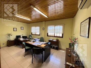 Casa venta Allen, 4 dormitorios, 3 baños, cochera, jardín con parrilla y estudio independiente