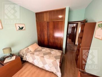 Casa venta Allen, 4 dormitorios, 3 baños, cochera, jardín con parrilla y estudio independiente
