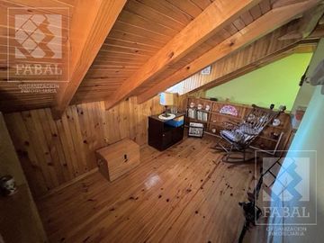 Casa venta Allen, 4 dormitorios, 3 baños, cochera, jardín con parrilla y estudio independiente