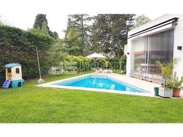 Daniela Esteche Realty  & Home. Venta en Golfers Country Club.
