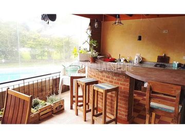 Daniela Esteche Realty  & Home. Venta en Golfers Country Club.