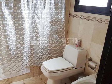 Daniela Esteche Realty  & Home. Venta en Golfers Country Club.