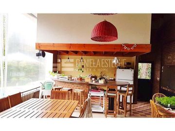 Daniela Esteche Realty  & Home. Venta en Golfers Country Club.