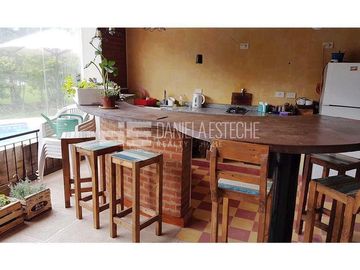 Daniela Esteche Realty  & Home. Venta en Golfers Country Club.