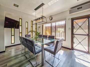 Venta Casa 4 amb.  3 dorm., 2 baños, dependencia, Lav, coch.  patio, R.Balbin 2500 , Lanus