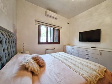 Venta Casa 4 amb.  3 dorm., 2 baños, dependencia, Lav, coch.  patio, R.Balbin 2500 , Lanus