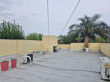 Venta Casa 4 amb.  3 dorm., 2 baños, dependencia, Lav, coch.  patio, R.Balbin 2500 , Lanus