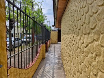 Venta Casa 4 amb.  3 dorm., 2 baños, dependencia, Lav, coch.  patio, R.Balbin 2500 , Lanus