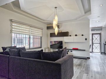 Venta Casa 4 amb.  3 dorm., 2 baños, dependencia, Lav, coch.  patio, R.Balbin 2500 , Lanus
