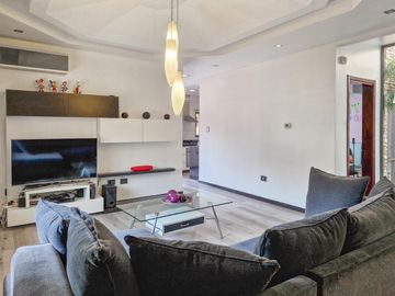 Venta Casa 4 amb.  3 dorm., 2 baños, dependencia, Lav, coch.  patio, R.Balbin 2500 , Lanus