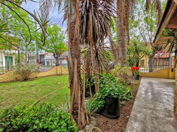 Venta Casa 4 amb.  3 dorm., 2 baños, dependencia, Lav, coch.  patio, R.Balbin 2500 , Lanus