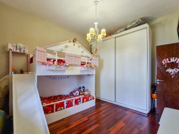 Venta Casa 4 amb.  3 dorm., 2 baños, dependencia, Lav, coch.  patio, R.Balbin 2500 , Lanus