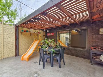 Venta Casa 4 amb.  3 dorm., 2 baños, dependencia, Lav, coch.  patio, R.Balbin 2500 , Lanus