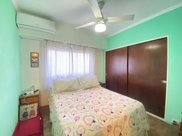 AMPLIA CASA AMERICANA DE 4 AMBIENTES - CASTELAR NORTE