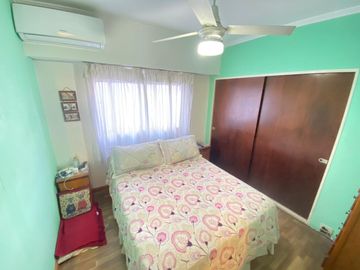 AMPLIA CASA AMERICANA DE 4 AMBIENTES - CASTELAR NORTE