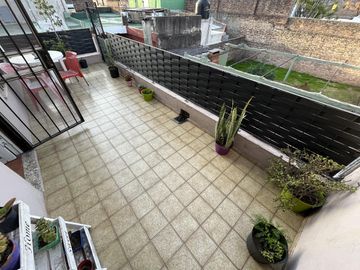 Casa con 5 domitorios con jardín, parrilla y cochera - Wilde