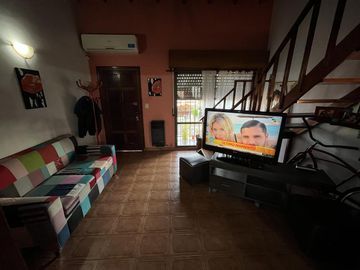 Casa con 5 domitorios con jardín, parrilla y cochera - Wilde