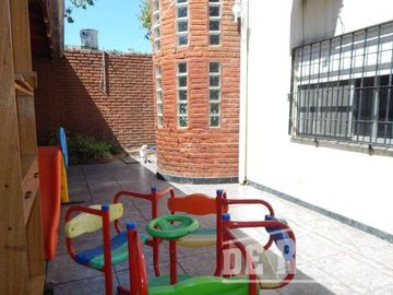 Casa de 5 ambientes en venta en  Quilmes Oeste