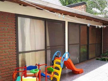 Casa de 5 ambientes en venta en  Quilmes Oeste