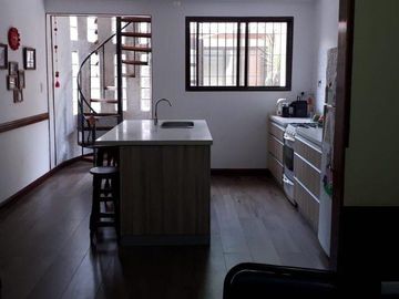 Casa de 5 ambientes en venta en  Quilmes Oeste