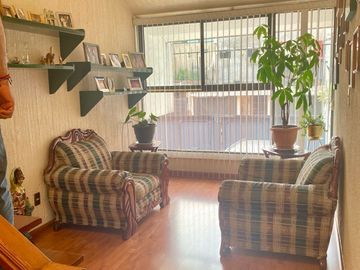 CASA EN PASEOS DE TAXQUEÑA EN CALLE CERRADA CON VIGILANCIA.