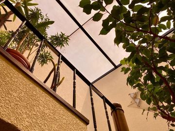 CASA EN PASEOS DE TAXQUEÑA EN CALLE CERRADA CON VIGILANCIA.