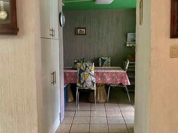 CASA EN PASEOS DE TAXQUEÑA EN CALLE CERRADA CON VIGILANCIA.
