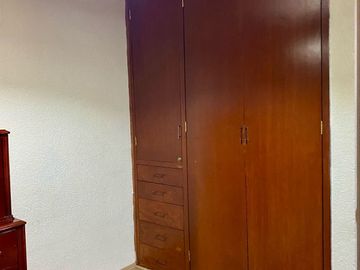 CASA EN PASEOS DE TAXQUEÑA EN CALLE CERRADA CON VIGILANCIA.