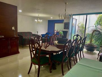 CASA EN PASEOS DE TAXQUEÑA EN CALLE CERRADA CON VIGILANCIA.