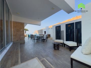 CASA CON PISCINA FRENTE AL MAR EN URBANIZACIÓN MARINA BLUE - MANTA