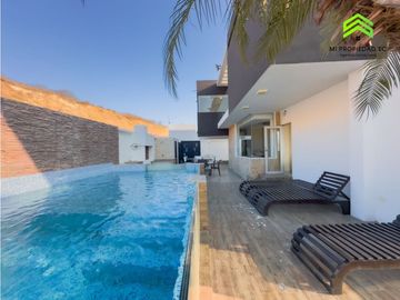 CASA CON PISCINA FRENTE AL MAR EN URBANIZACIÓN MARINA BLUE - MANTA