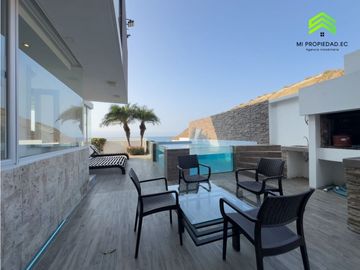 CASA CON PISCINA FRENTE AL MAR EN URBANIZACIÓN MARINA BLUE - MANTA