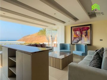 CASA CON PISCINA FRENTE AL MAR EN URBANIZACIÓN MARINA BLUE - MANTA