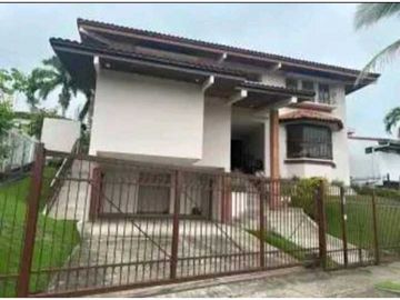 CASA  DUPLEX  EN  ALTOS DEL GOLF  EN LOMA  ALEGRE 5REC 4.5B 450M2
