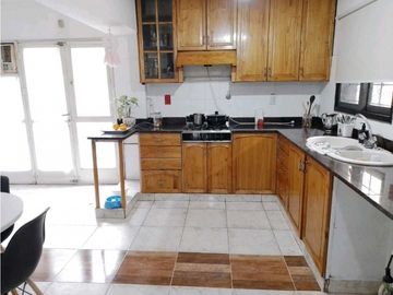 VENTA CASA 2 PLANTAS- B° JARDIN TRAPICHE, ZONA PRIVILEGIADA GODOY CRUZ