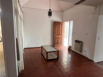 VENDE CASA EN BARRIO TRAPICHE GODOY CRUZ