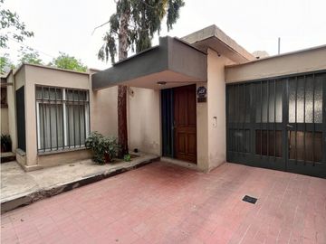 VENDE CASA EN BARRIO TRAPICHE GODOY CRUZ