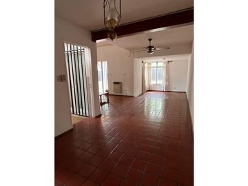 VENDE CASA EN BARRIO TRAPICHE GODOY CRUZ