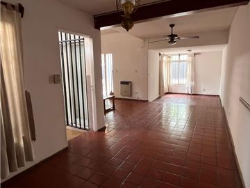 VENDE CASA EN BARRIO TRAPICHE GODOY CRUZ