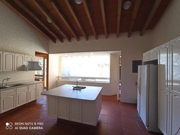 Preciosa casa y 2,300 M2 de Terreno, Ideal para la familia!