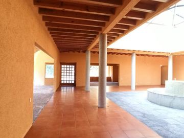 Preciosa casa y 2,300 M2 de Terreno, Ideal para la familia!