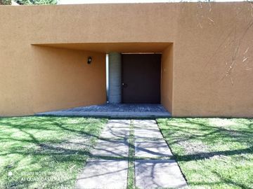 Preciosa casa y 2,300 M2 de Terreno, Ideal para la familia!