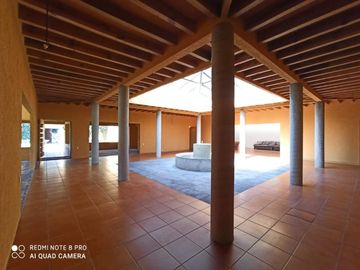 Preciosa casa y 2,300 M2 de Terreno, Ideal para la familia!