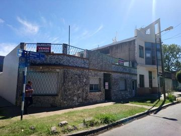 MORRIS 1500 - CASA 5 AMB - LOTE 260 MTS - SAN ANDRES - VENDE
