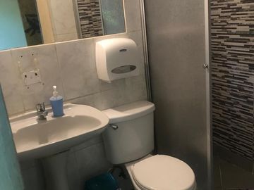 Hotel de 34 habitaciones con baño privado en Santiago Centro